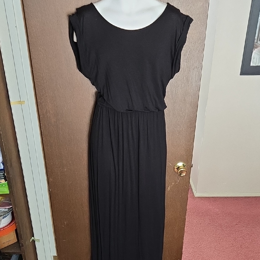 Sleeveless Black Maxi Dress with Gathered Waist